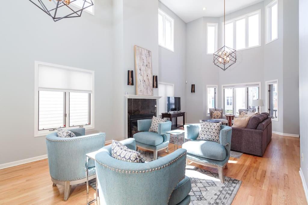 Eclectic Stylish And Cozy Milwaukee Unit Villa Екстериор снимка