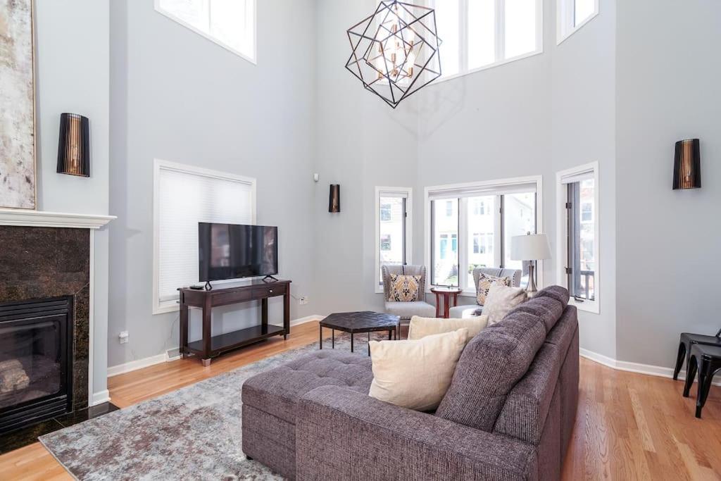 Eclectic Stylish And Cozy Milwaukee Unit Villa Екстериор снимка