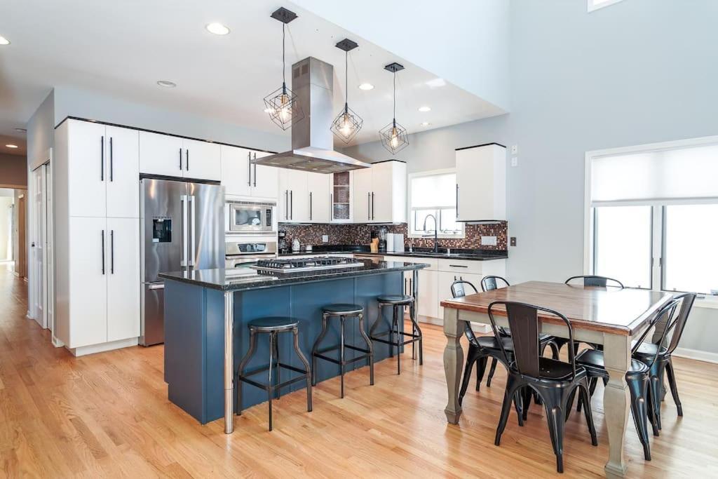 Eclectic Stylish And Cozy Milwaukee Unit Villa Екстериор снимка