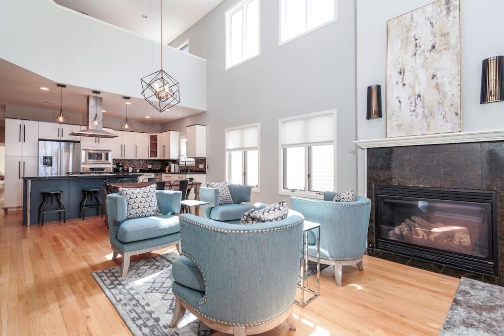 Eclectic Stylish And Cozy Milwaukee Unit Villa Екстериор снимка