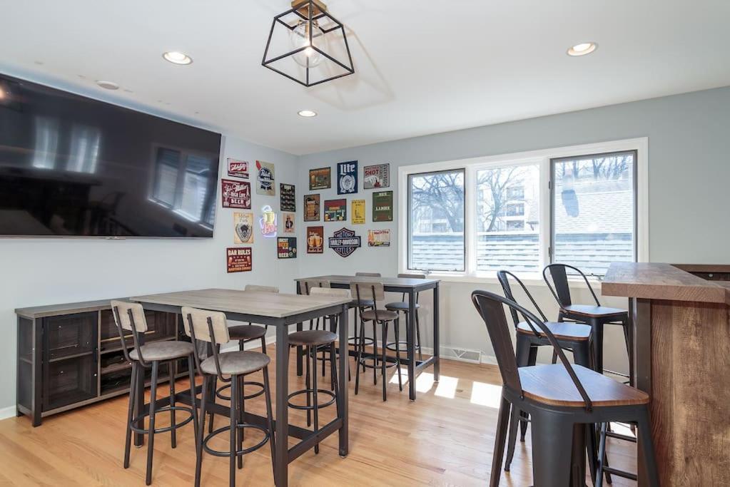 Eclectic Stylish And Cozy Milwaukee Unit Villa Екстериор снимка