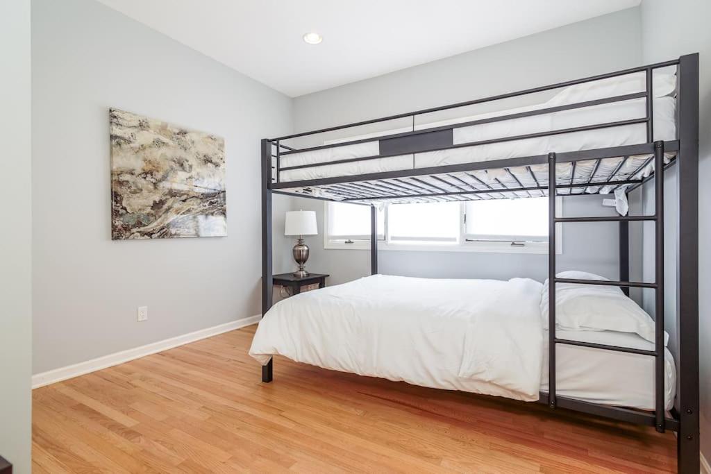 Eclectic Stylish And Cozy Milwaukee Unit Villa Екстериор снимка