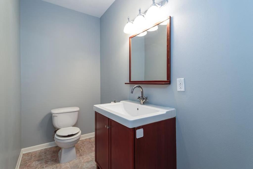 Eclectic Stylish And Cozy Milwaukee Unit Villa Екстериор снимка