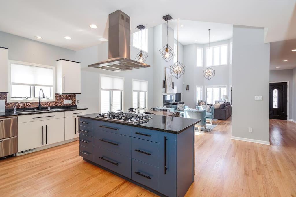 Eclectic Stylish And Cozy Milwaukee Unit Villa Екстериор снимка