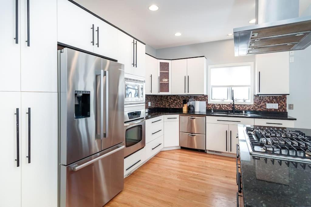 Eclectic Stylish And Cozy Milwaukee Unit Villa Екстериор снимка