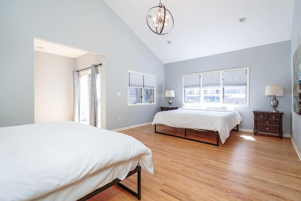Eclectic Stylish And Cozy Milwaukee Unit Villa Екстериор снимка