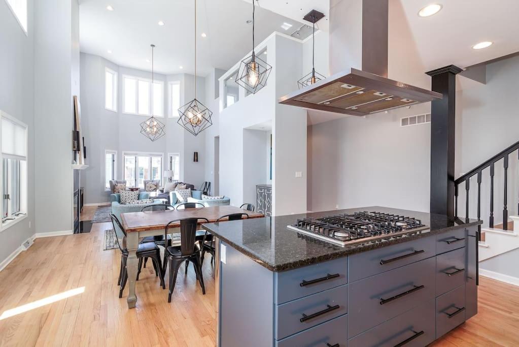 Eclectic Stylish And Cozy Milwaukee Unit Villa Екстериор снимка
