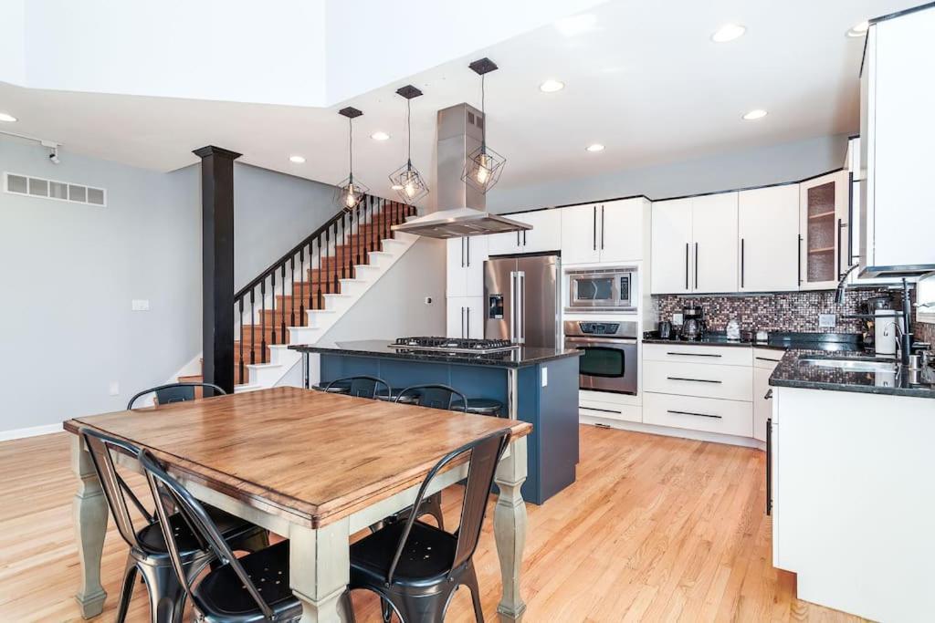 Eclectic Stylish And Cozy Milwaukee Unit Villa Екстериор снимка