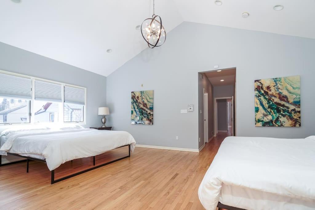 Eclectic Stylish And Cozy Milwaukee Unit Villa Екстериор снимка