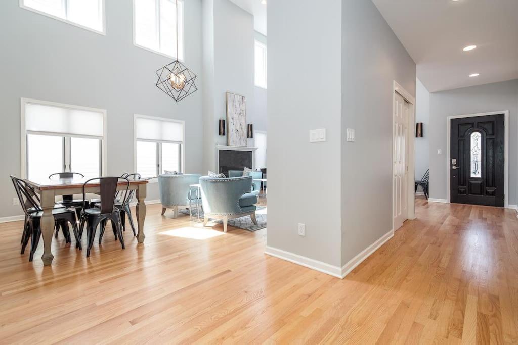 Eclectic Stylish And Cozy Milwaukee Unit Villa Екстериор снимка