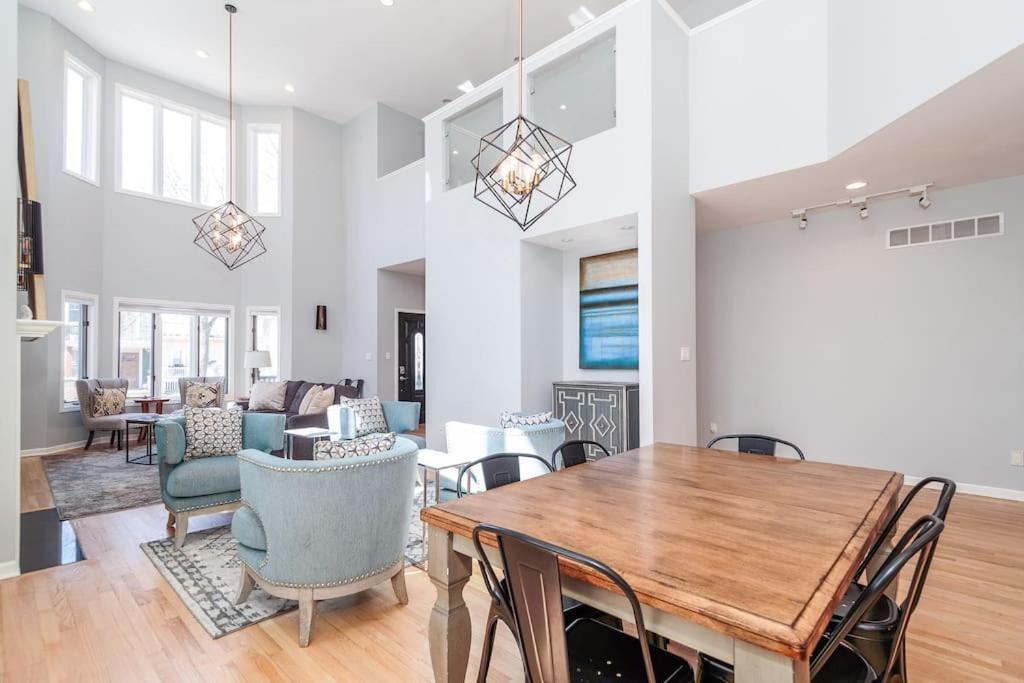 Eclectic Stylish And Cozy Milwaukee Unit Villa Екстериор снимка