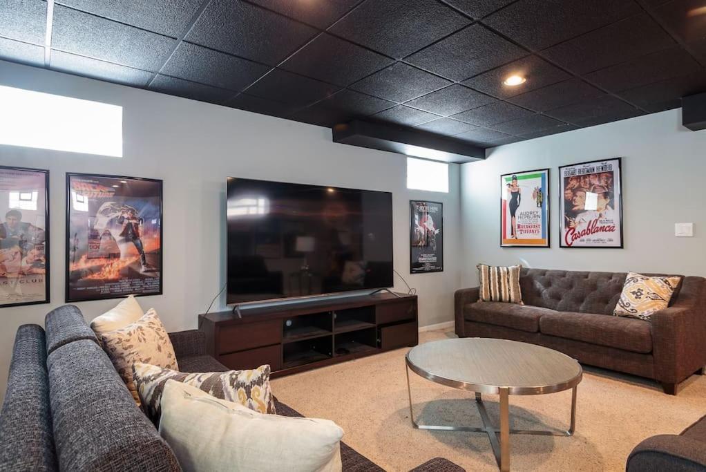 Eclectic Stylish And Cozy Milwaukee Unit Villa Екстериор снимка