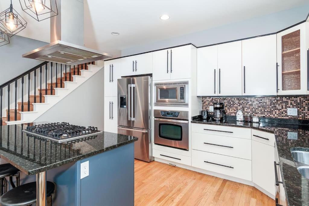 Eclectic Stylish And Cozy Milwaukee Unit Villa Екстериор снимка