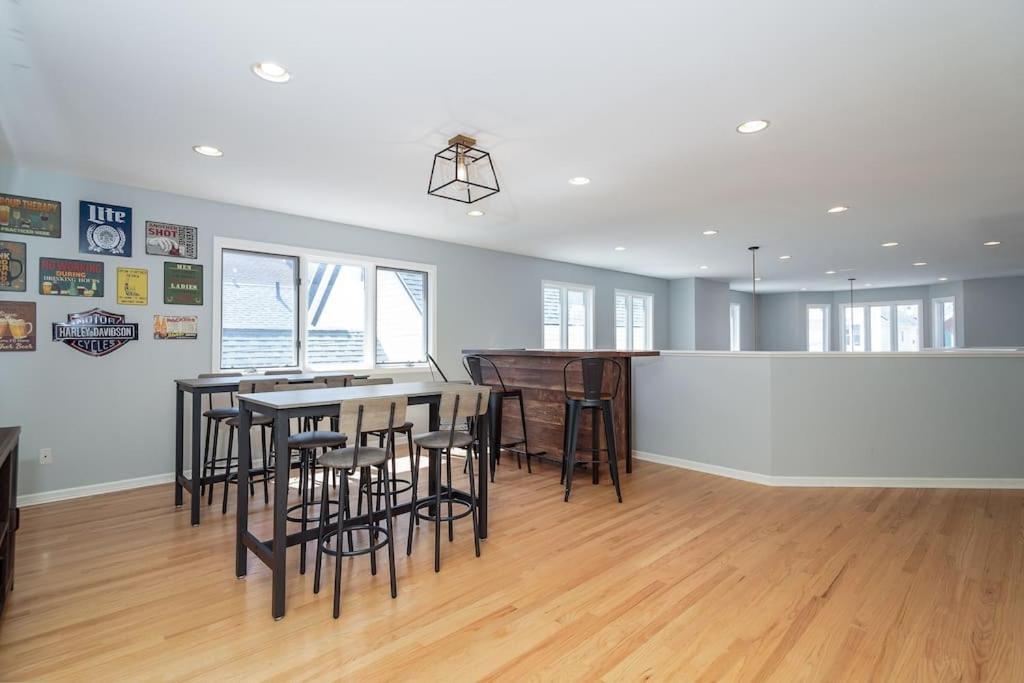 Eclectic Stylish And Cozy Milwaukee Unit Villa Екстериор снимка